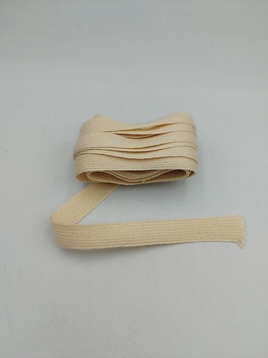 Tasiemka jasny beż, kupon 4 m.x 1 cm.