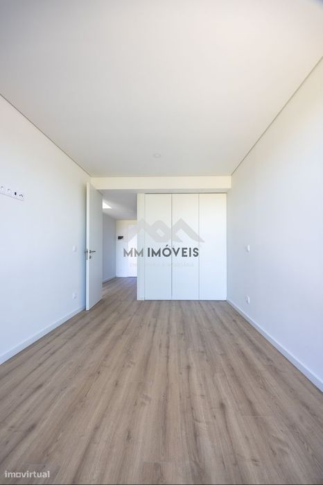 Apartamento T1 Novo |  Polo Universitário  | S. João | Varanda | Garag