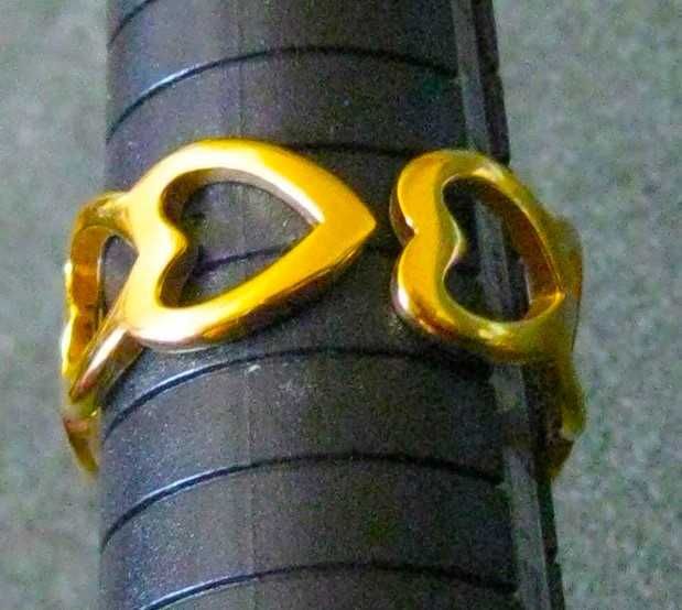 Anel Aço Dourado de Corações NOVO