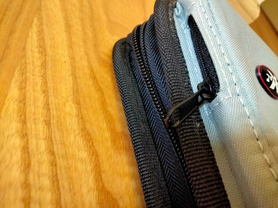 Сумка для CD плеєра и 20 дисків. Нова.