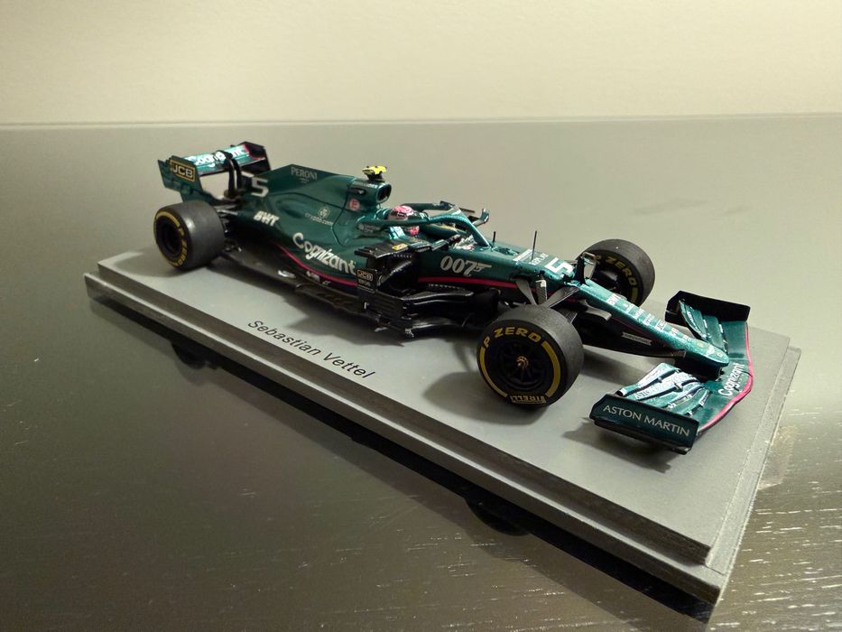 Miniatura Spark - Aston Martin – Sebastian Vettel | Especial 007
