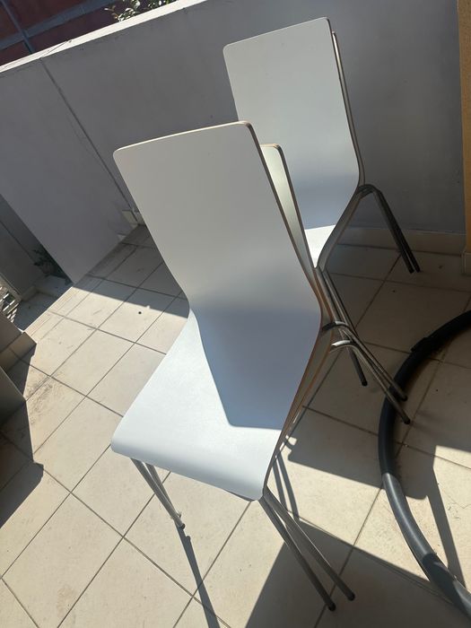 Mesa e cadeiras de cozinha