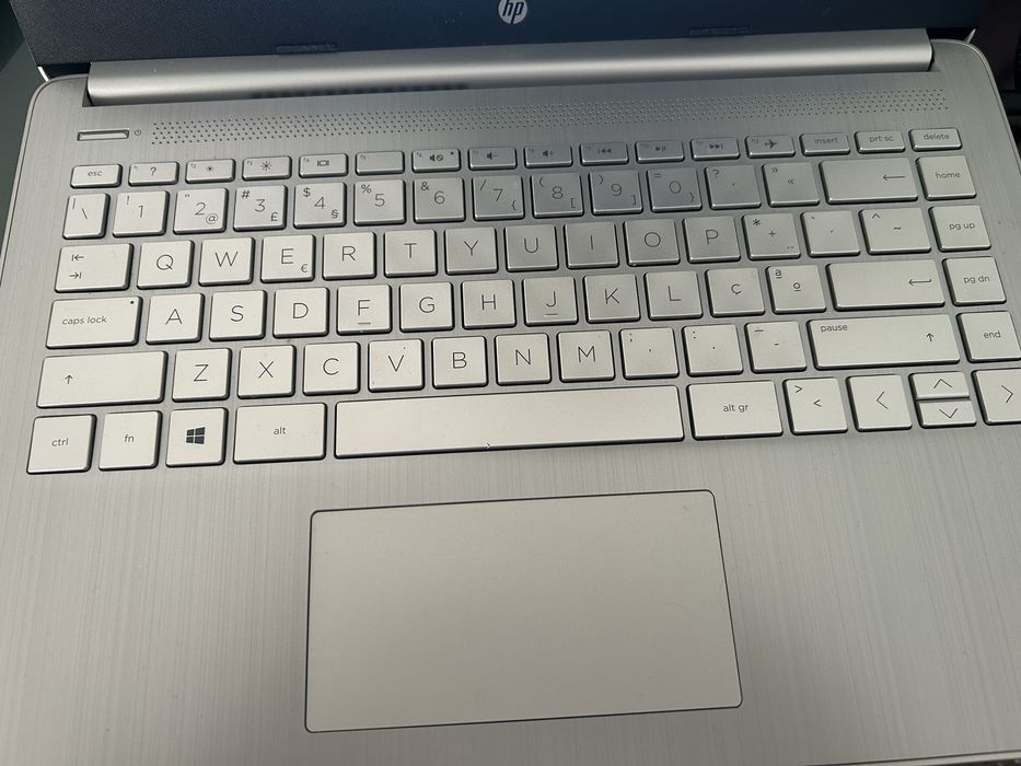Portátil HP 14s-fq0001np