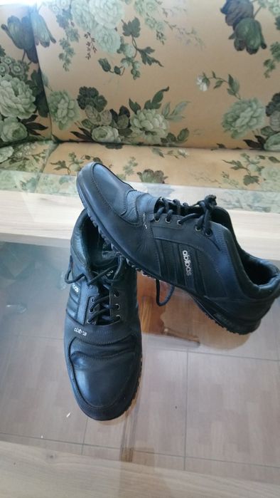 Кросовки ADIDAS кожа, розм. 44.5(по стельке 29см)