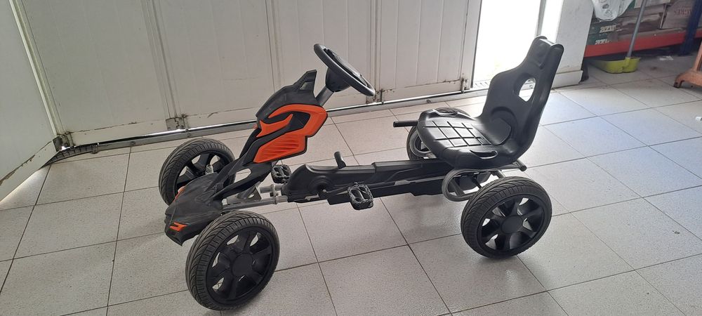 Kart a pedais criança