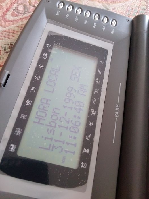 Agenda eletrónica 64kb antiga, anos 90, com pilhas