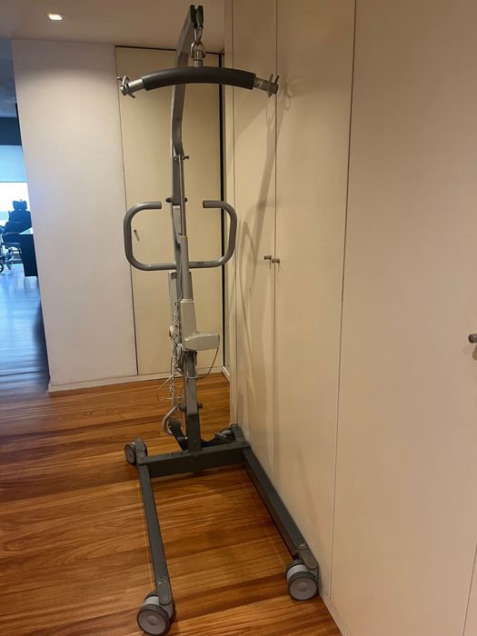 Grua para doentes acamados