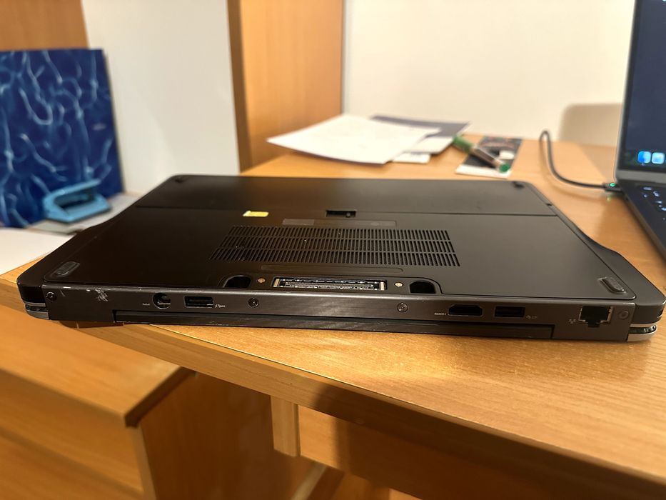 Dell Latitude E7240 intel i7 RAM 8 GB SSD Samsung  500GB windows 10