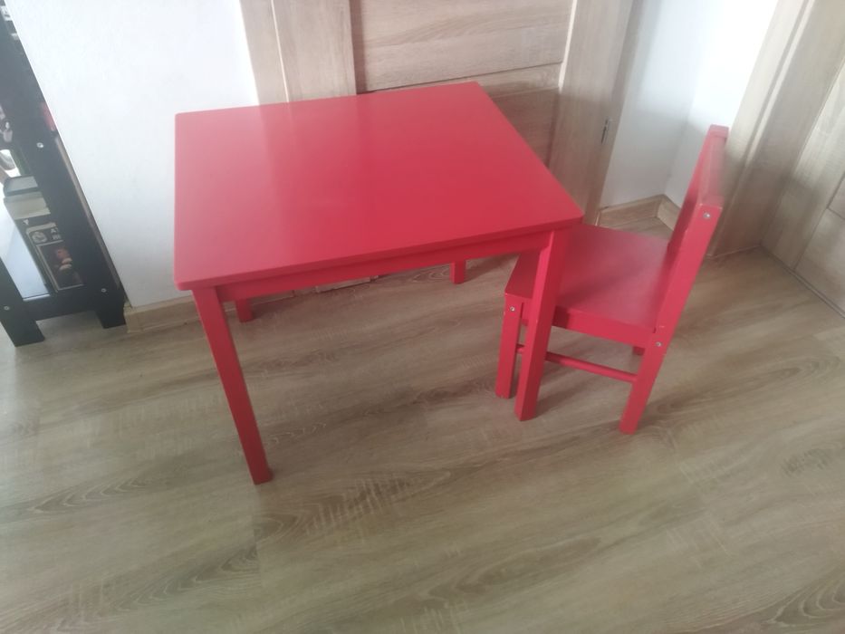 Stolik z krzesełkiem dla dzieci