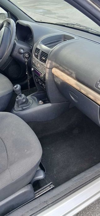 Vendo Comercial Renault Clio 1.5 DCI