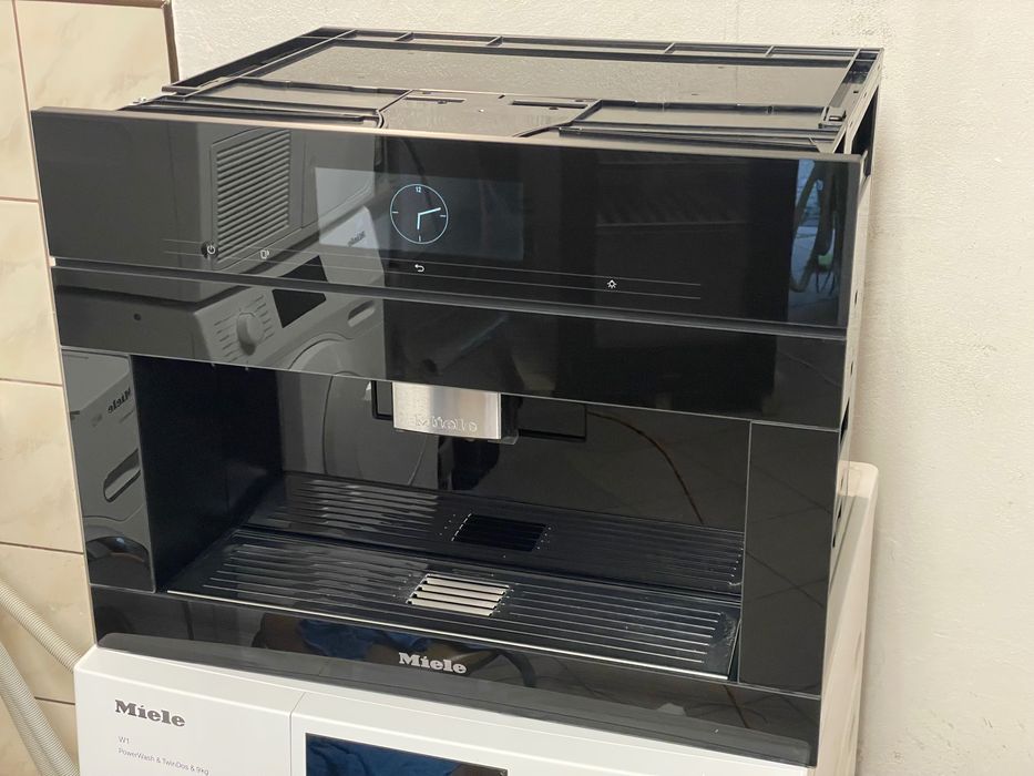 Automatyczny ekspres do kawy do zabudowy MIELE CVA 7845 czarny