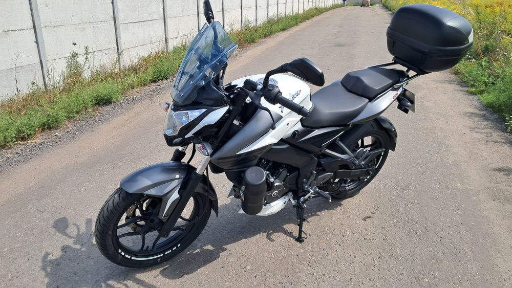 Мотоцикл Bajaj NS 200