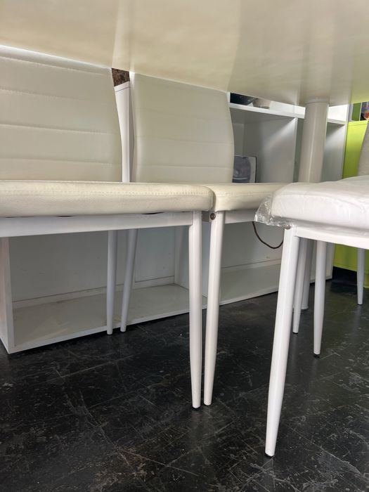 Mesa branca + 6 cadeiras novo