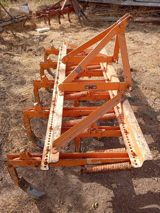 Escarificador de 9 dentes marca Tramagal