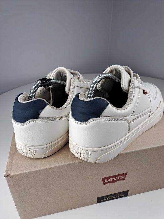 Białe męskie sneakersy/trampki Levi's Liam r. 45 ( 28 cm)A89