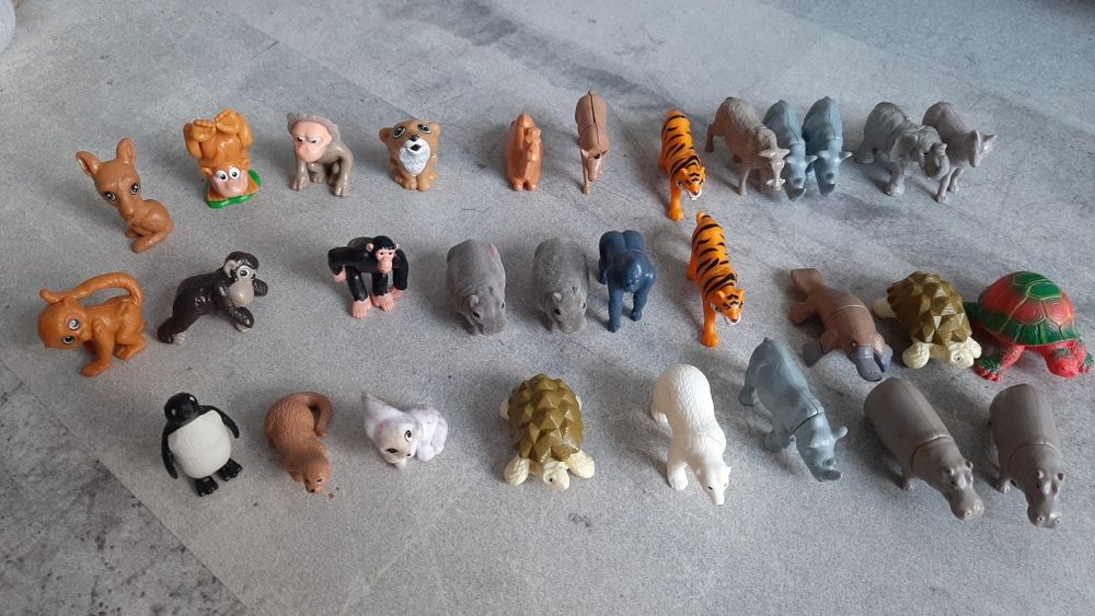 Jajka niespodzianki figurki Kinder suprise misie  Haribo puchatek