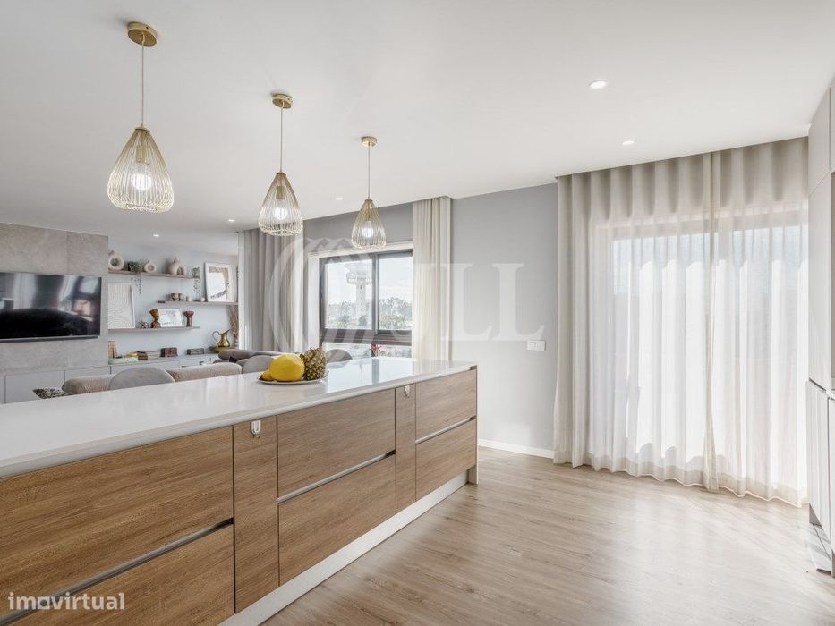Apartamento T5, remodelado, com varanda, Faro, Algarve