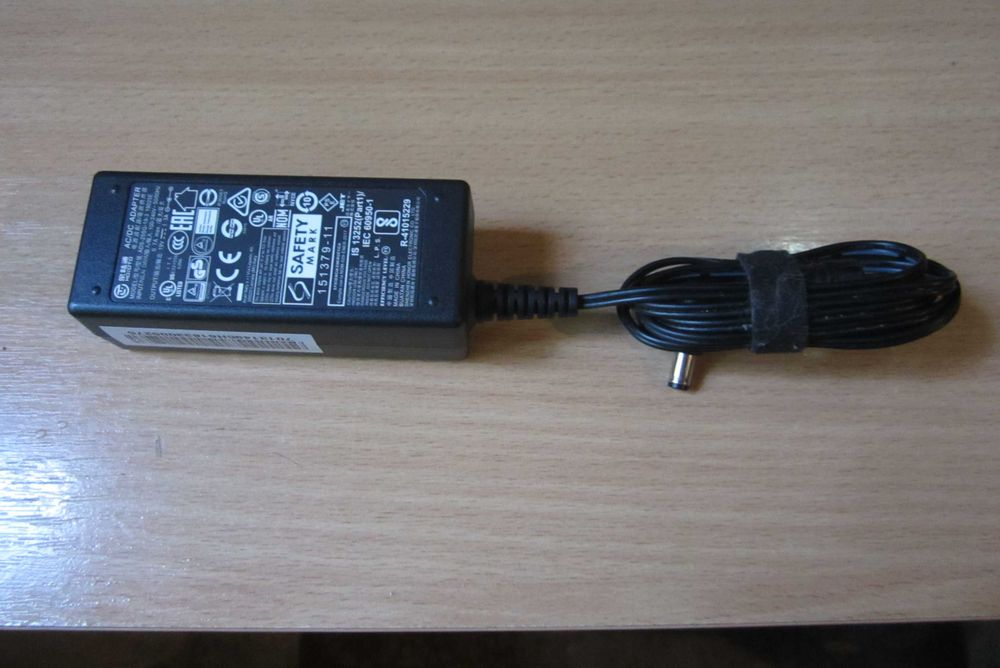 Блок живлення від монітора ACER 19 Volt 1,3 Ampera