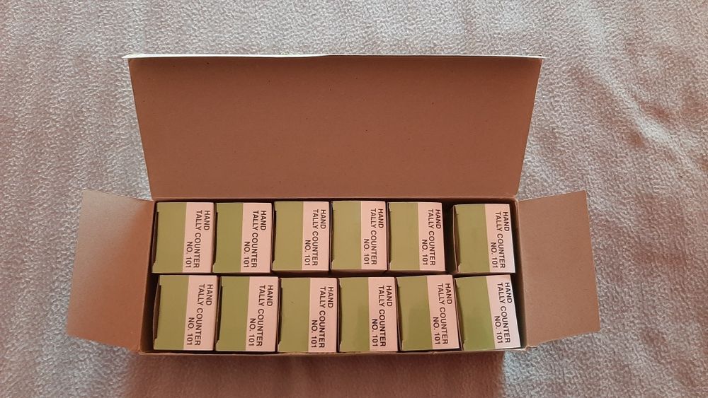 Contador de mão metálico