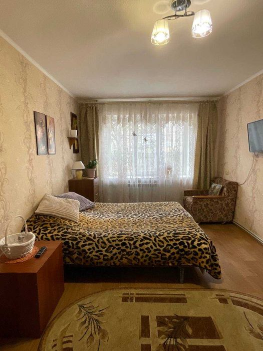 У Центрі селища Буди шикарна 3 кімн. квартира з капітальним ремонтом.