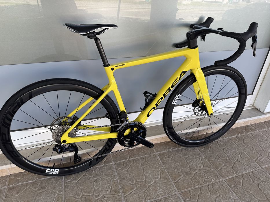 Bicicleta de estrada - rodas carbono - Di2