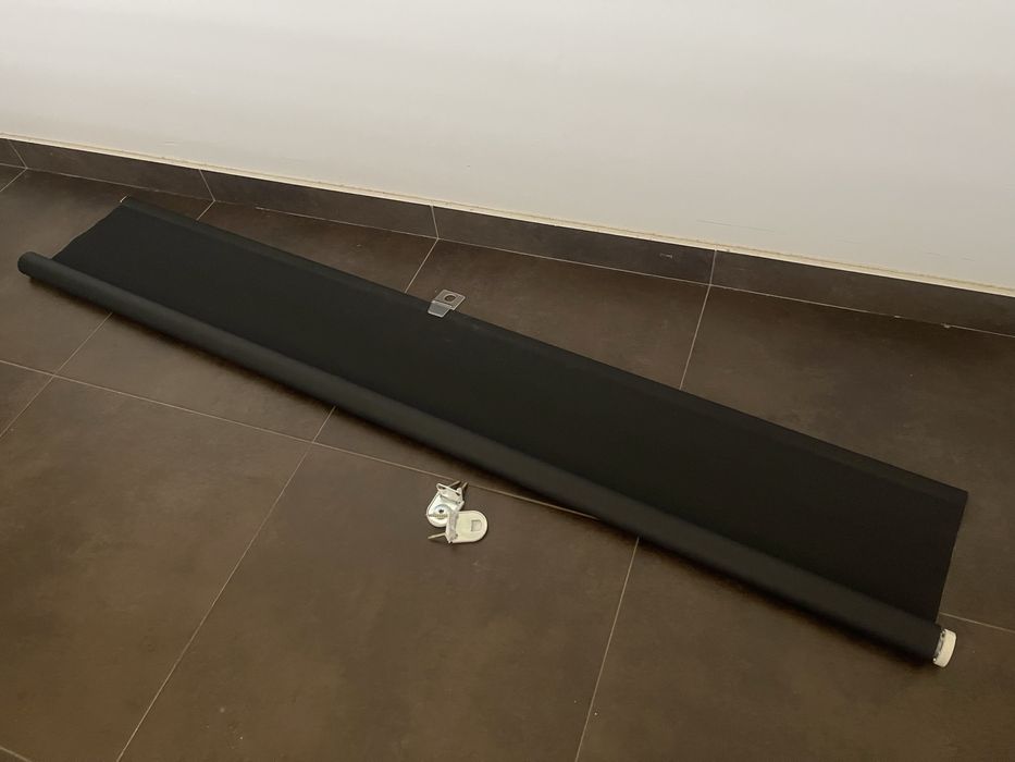 Duas Japonesas pretas de rolo para porta de sacada