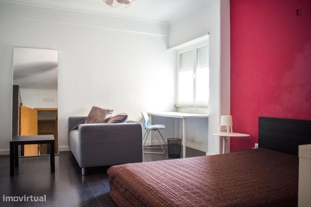 Quarto - localizado em Alcântara Lisbon