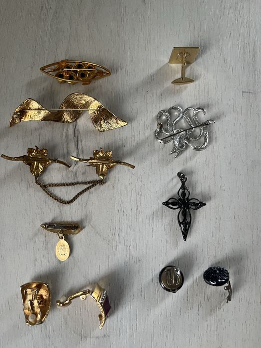 Броши,клипсы,кулон советских времен