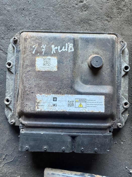 Блок управління двигуном Опель Зафіра Б Астра Аш 1.7 дизель ЕБУ Opel