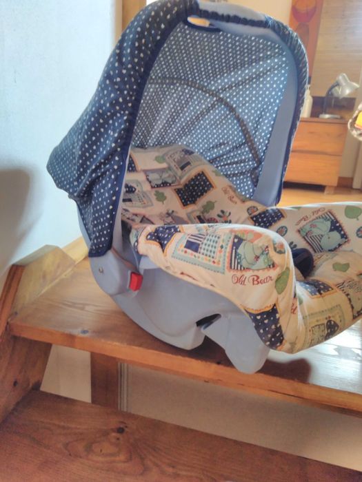 Cadeira de transportar bebe em automóvel
