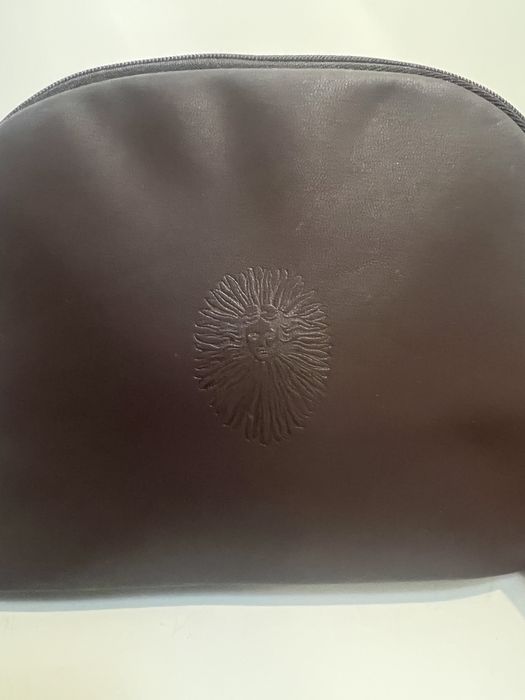 Guerlain czekoladowa duża kosmetyczka wymiary: 17x23cm.
