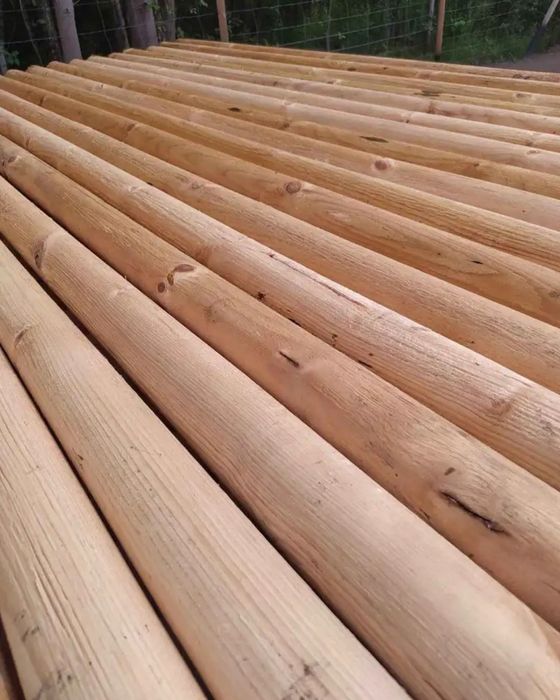 Słupki drewniane kołki paliki