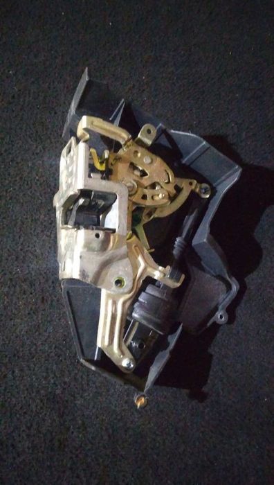 Fecho Da Porta Trás Esq Mercedes-Benz E-Class (W210)