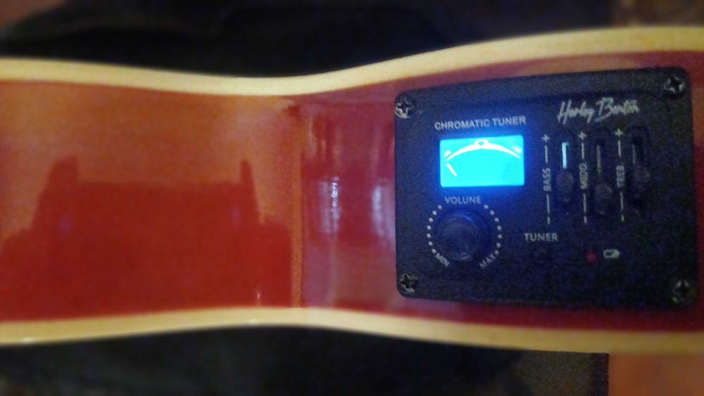 Ukulele Soprano Harley Benton  eletro-acústico + cordas AnueAnue