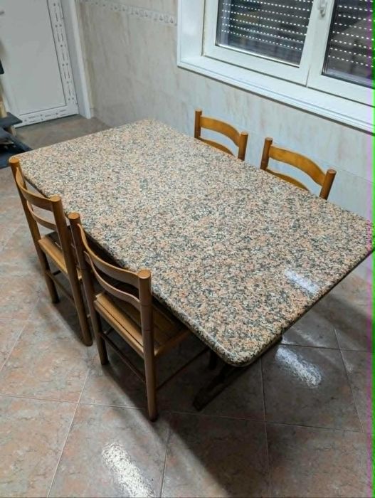 Mesa de Cozinha em granito + 6 cadeiras