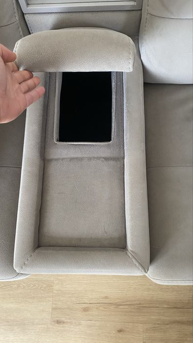 Sofá chaise long de veludo cinza