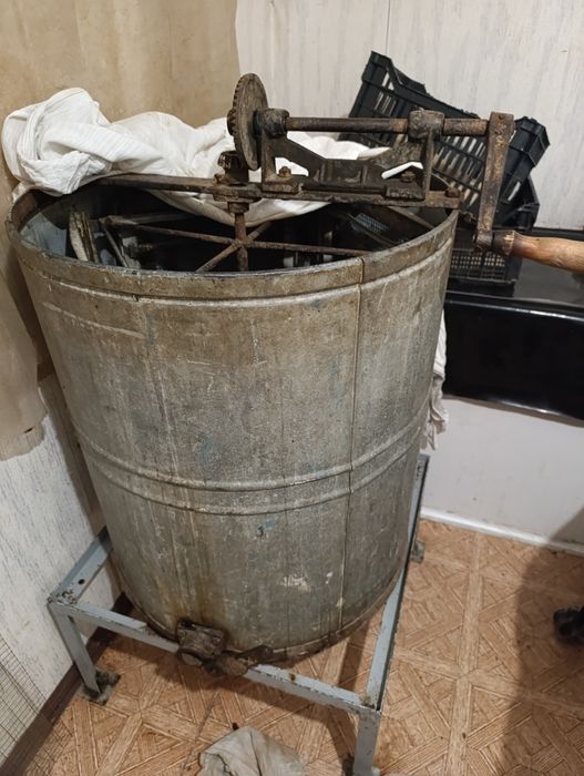 Продам медогонку.