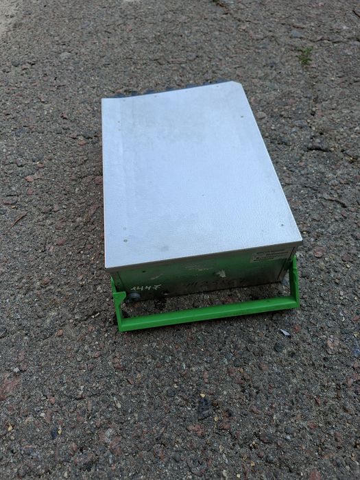 Ящик з міцного пластику з замком. Ящик для інструменту.