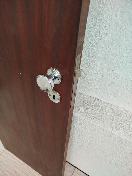 Porta interior esquerda