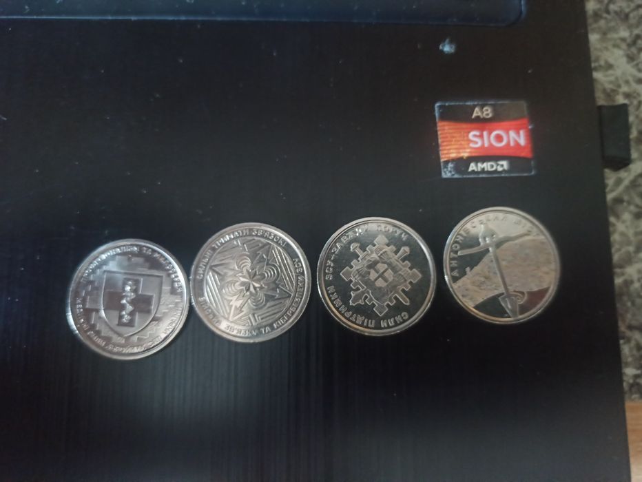 Монети 10 гривень