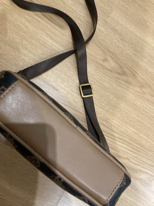 Mala tiracolo guess em bom estado