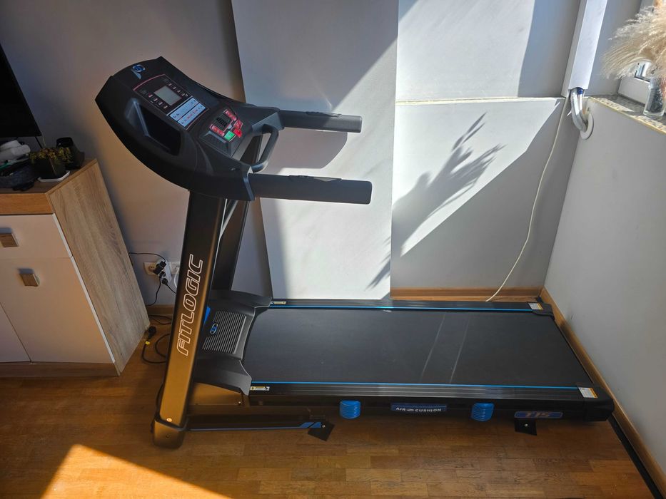 Бігова доріжка FitLogic T15