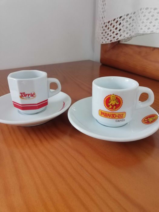 Chávenas com Pires de Café para Coleção - CADA 5€