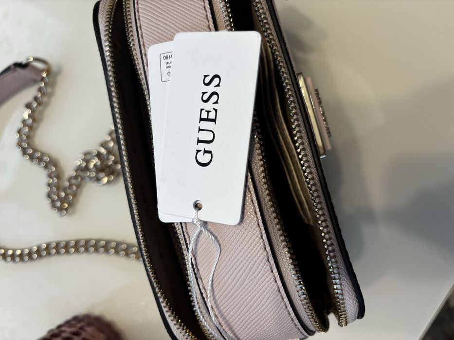 Жіноча рожева сумка Guess