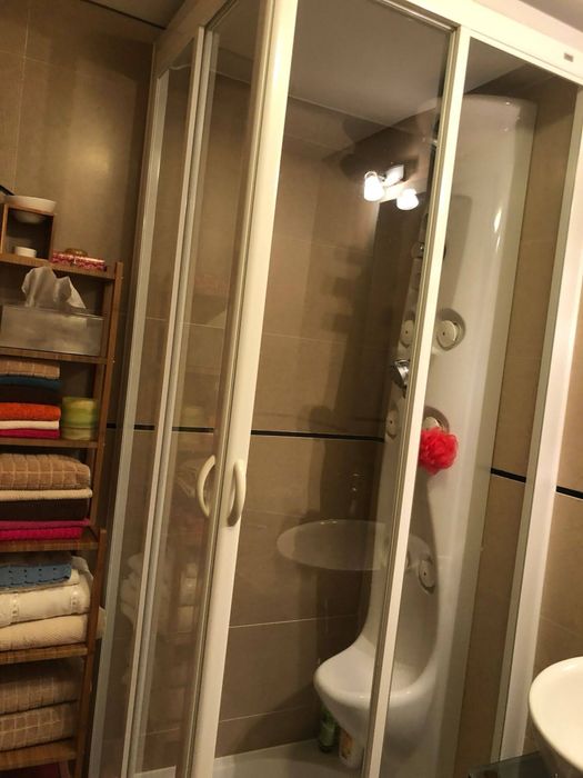 Arrenda-se T2 com Suite, Ar Condicionado, Estacionamento e Arrecadação – Amadora