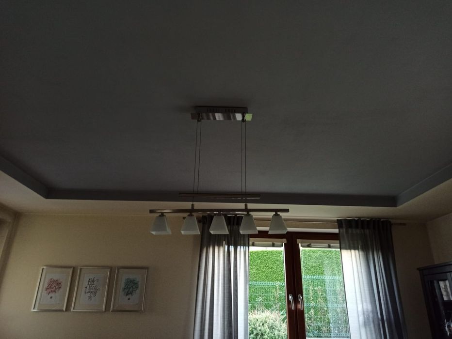 Lampa z regulowaną wysokością