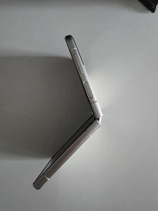 Samsung Z Flip 3 Bege
