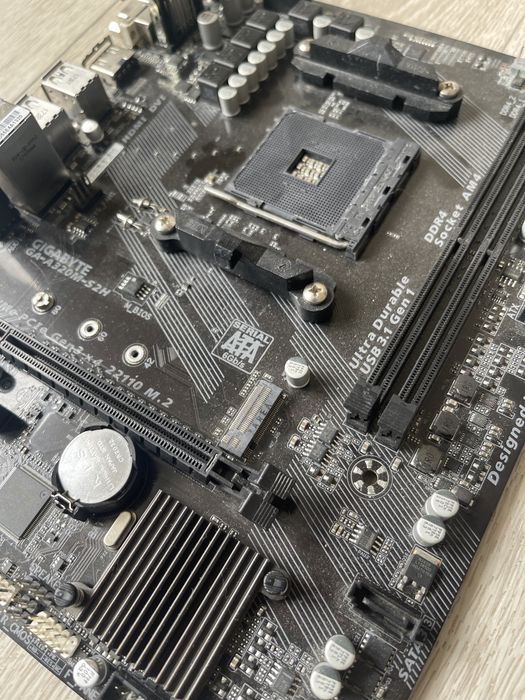 Gigabyte a320m материнська amd  am4+