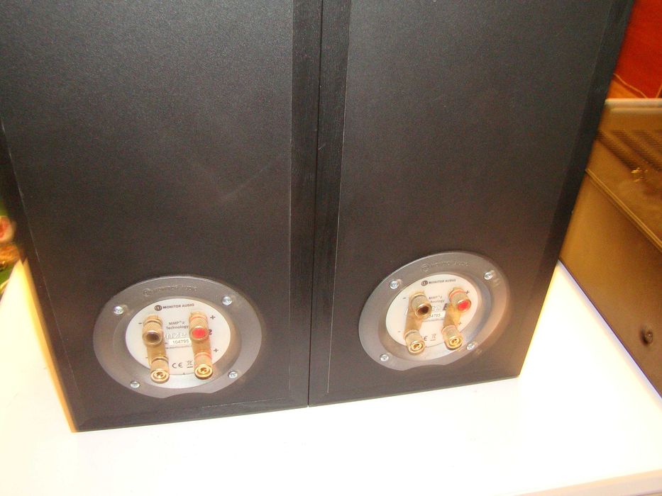 полочная двухполосная АС  c высоким разрешением.  От Sound Reality