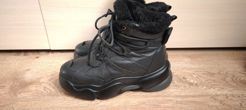 Жіночі зимові черевики із натуральної замші